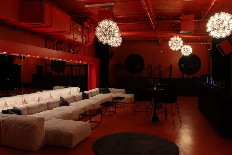Red Room Kunst Block Balve